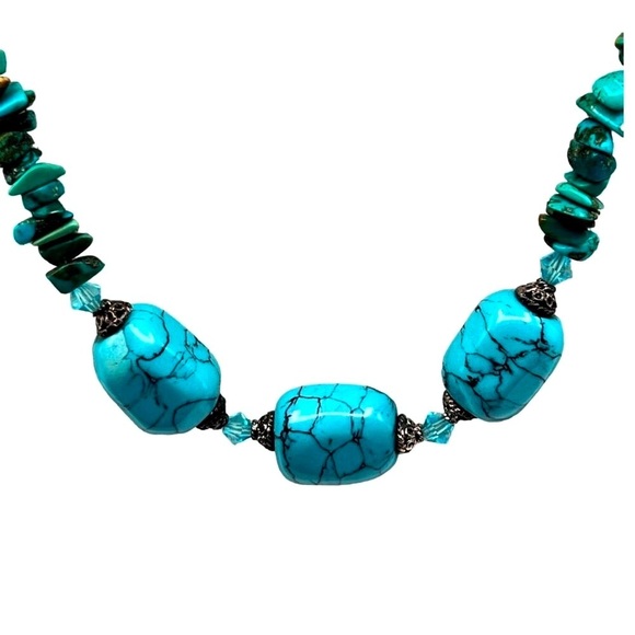 Vintage Geniune Turquoise & Howlite Beaded Necklace - Picture 6 of 8